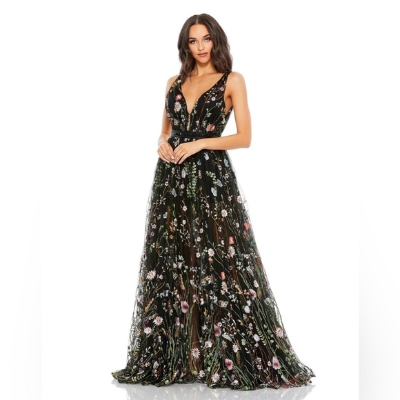 Mac Duggal Dresses & Skirts - Mac Duggal 12282 NWOT FLORAL EMBROIDERED SLEEVELESS A LINE GOWN